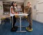 BouncyDesk Wildbirne Höhenverstellbarer Schreibtisch | Bei der Arbeit fit bleiben | Worktrainer.deSitz-Steh Schreibtisch